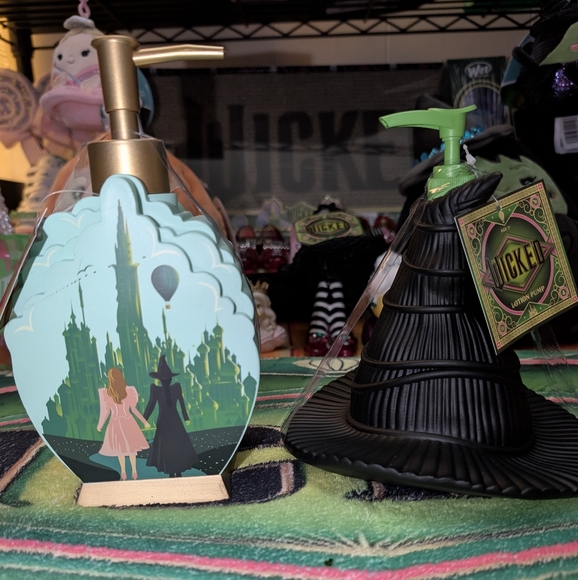 Wicked Emerald City & Wicked Witch Hat Lotion Pump Soap Dispenser - Picture 1 of 13